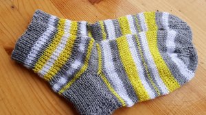 Из чего связать носочки летом.