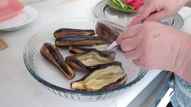 Турецкая Свекровь Готовит Фаршированные баклажаны-по Турецки Karnıyarık ve cacık Турция 