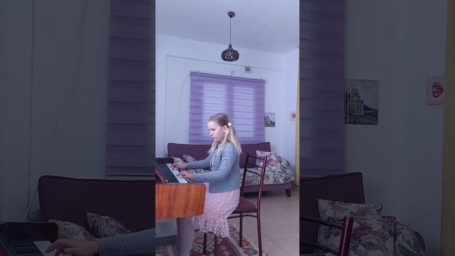 В низенькой светелке огонек горит. Вариации Ивана Банецки Исполняет Алла Чиркова. смотреть онлайн