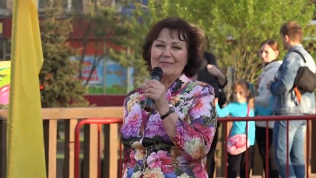 Нина Кучеренко - Улыбка (В Шаинский - М.Пляцковский) смотреть онлайн