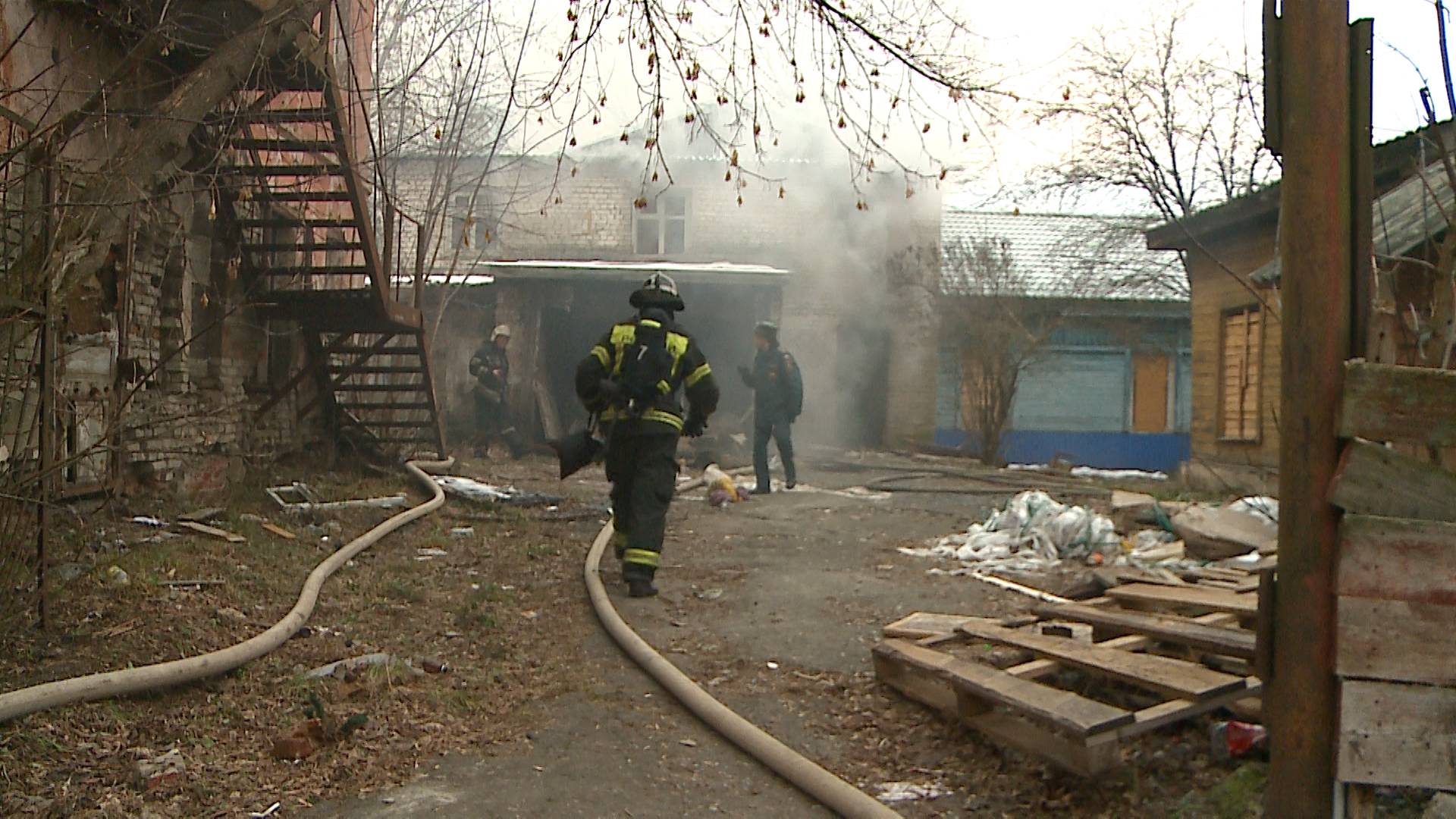 (Рыбинск-40) ПОЖАР В БЫВШЕЙ ПСИХИАТРИЧЕСКОЙ БОЛЬНИЦЕ