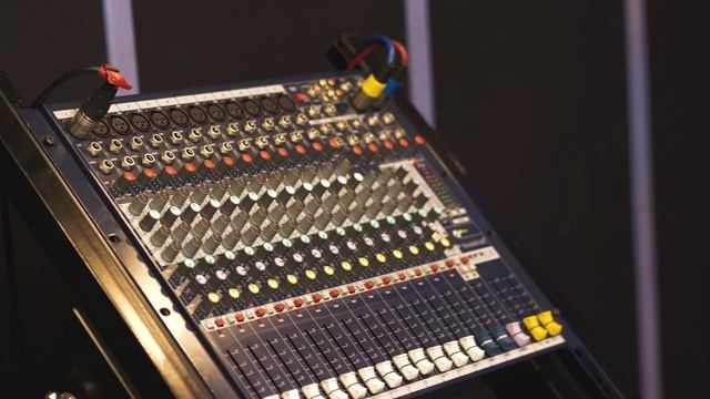 Комната Blue репетиционной базы Under the Ground смотреть онлайн