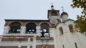 Звон колоколов на звоннице Спасо-Ефимьего монастыря