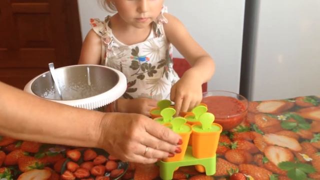 Полуничне морозиво / Клубничное мороженое / Strawberry ice cream смотреть онлайн