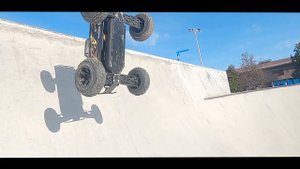 RC bashing at the skatepark / Tekno MT410 " THE BASHER " new unbreakable body ( music video )