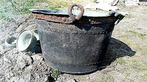 Решил вскопать огород тёщи и вот что из этого вышло - Нашли древний артефакт смотреть онлайн