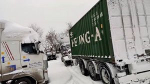 америка тоже буксует!  VOLVO VNL в снегу