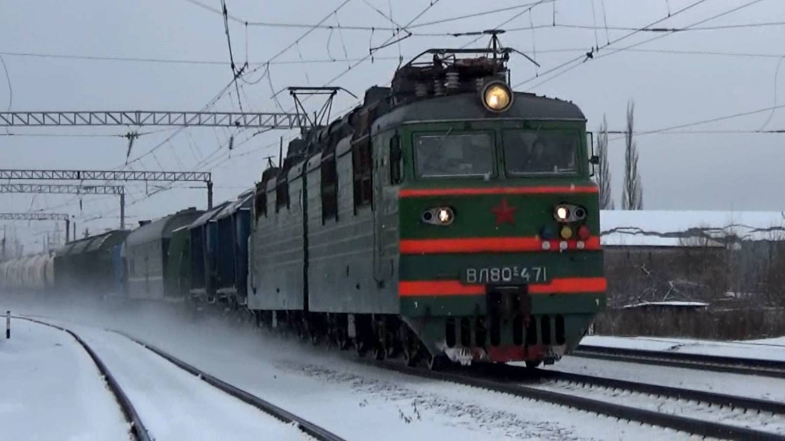 ВЛ80с-471 с грузовым поездом