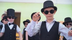 1.Жуки и Кроты Клип.