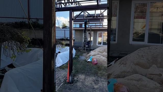 Навес для машины 7х7 с боковым въездом и кровлей из поликарбоната арочного типа #спецкаркас