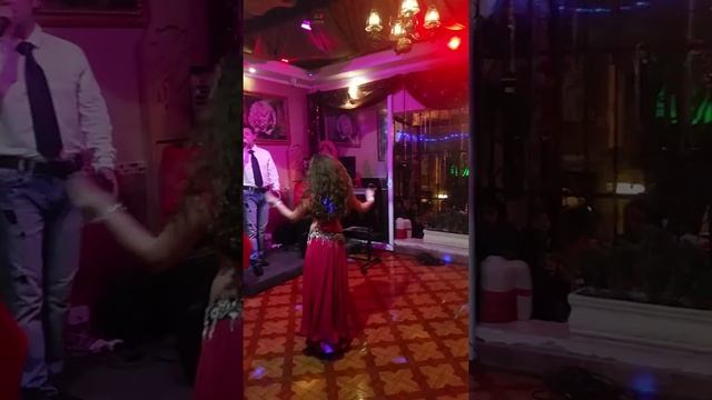 Feras Moraly .. ba3trflek .. El Maktub Bar смотреть онлайн