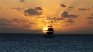 Футаж Парусник на закате в море