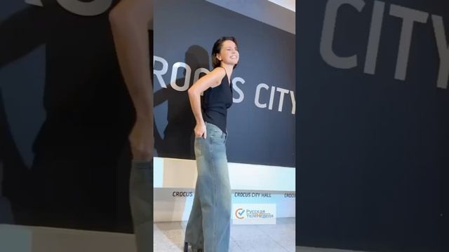 Зиверт показала стройную фигуру в джинсах #светскаяхроника