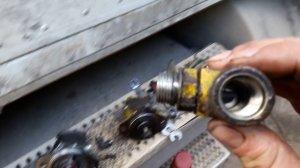 КАТЕРПИЛЛЕР С-15  ЗАМЕНА ТОПЛИВНОГО НАСОСА. УХОДИТ СОЛЯРКА,ПЛОХО ЗАВОДИТСЯ