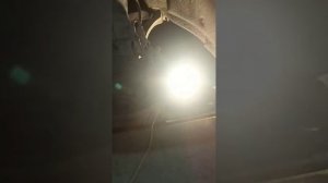 Ауди А6 С5 Замена разорванного шланга обратки ГУР, закручивание гаек на фланцах катколлекторов(2)