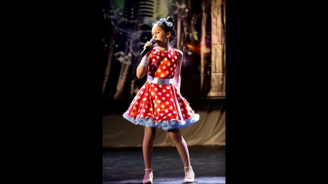 Полина Пономарева и Ева Темнюк - "Над городом" смотреть онлайн