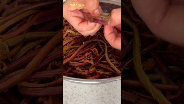 Yukkedian ГОТОВЛЮ ПОЛЕЗНЕЙШИЙ СУП С ПАПОРОТНИКОМ ЮККЕДЖАН  #viralshort #вкусно #корейскаякухня