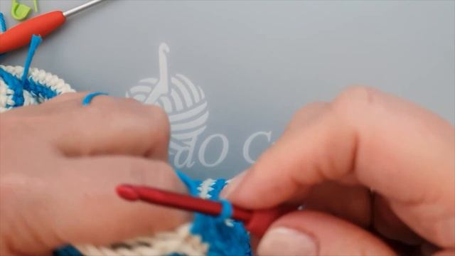 Overlay mosaic crochet, envelope border, round 8 joining with hdc and C2