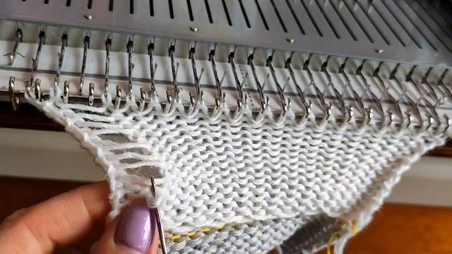 Вяжем резинку 1*1 на однофонтурной машине. смотреть онлайн
