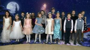 Всё вокруг летает и поёт.