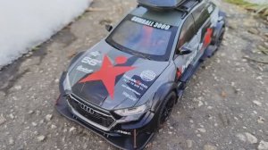 Яркий Audi RS 6