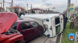 Полиция проводит проверку по факту ДТП с участием автомобиля скорой помощи и четырёх иномарок