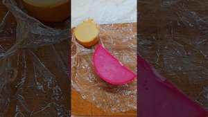 из лозы винограда делаем саженцы. Или укореняем в кильчеваторе саженцы винограда.