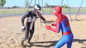 Spiderman vs Venom in real life superhero battle!