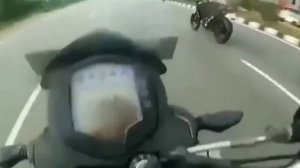 KTM Duke 200 Vs Bajaj Pulsar ns200 😱