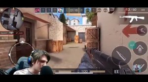 Веля играет с телефона в Standoff 2 первый раз