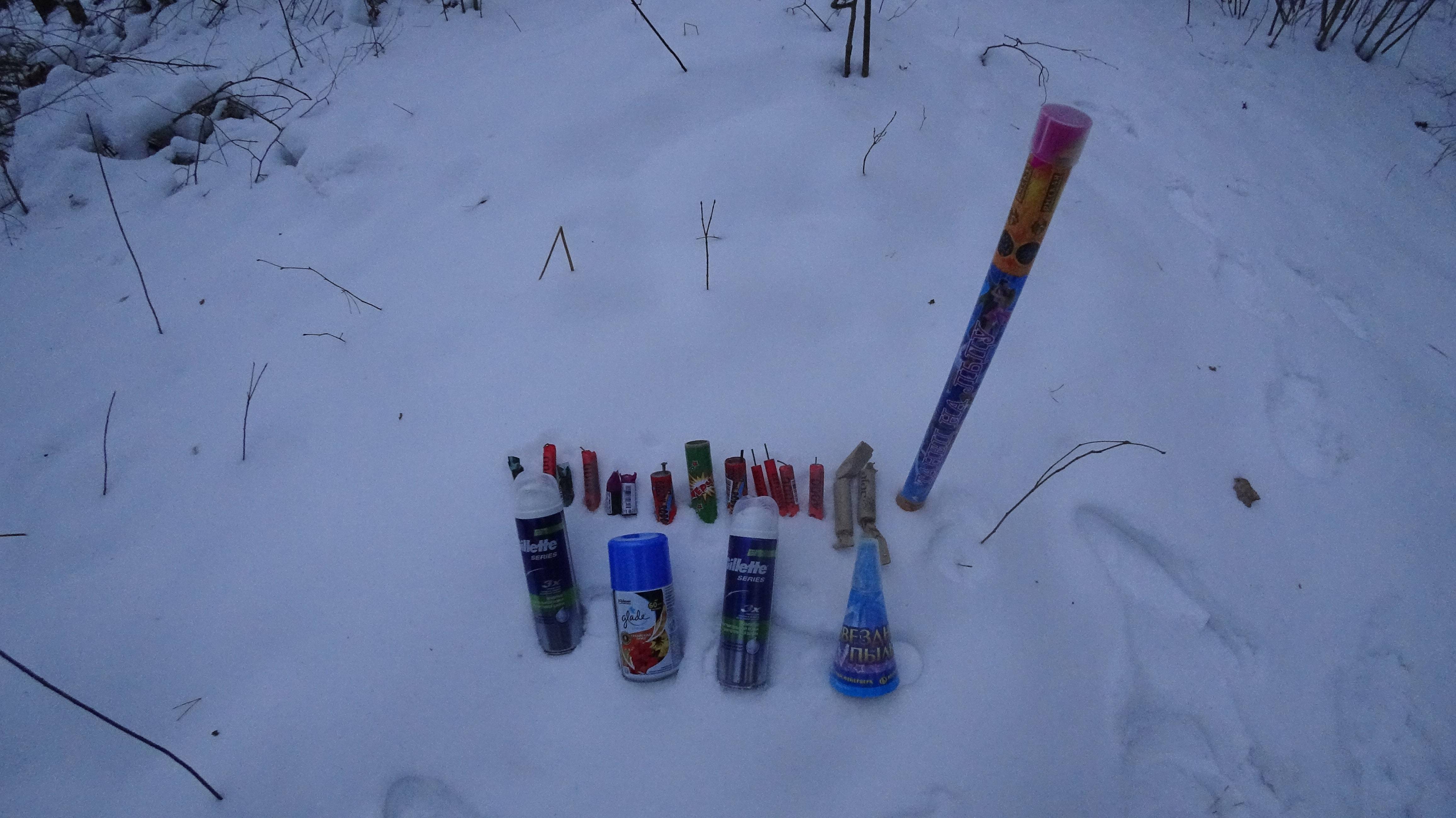 Новогодний выпуск. Запускаю фейерверки и взрываю петарды в лесу. смотреть онлайн