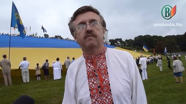 Найбільший український прапор розгорнули у Чернігові