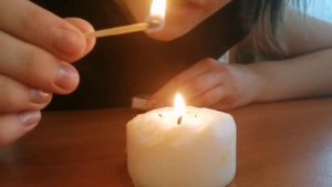 🕯️Опыт по физике - возгорание потухшей свечи по дыму🕯️