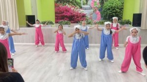 Губки бантиком. Танец на 8 марта.