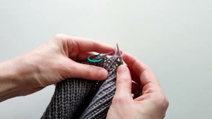 Резинка 1*1 и макушка на 4 клина.