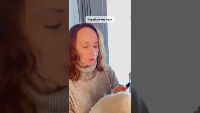 Белый-перламутровый пуховик. Затертые рукава. Как и чем почистить?!#чистотабезхимии#какпочистить