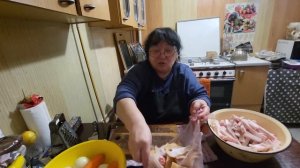 Рулеты с салом и морковкой.