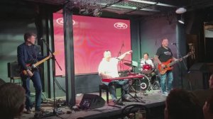 За тех кто в море
Петр Подгородецкий и группа Бамбей