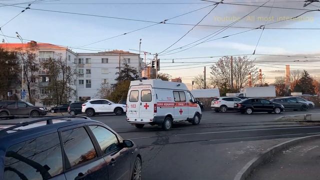 Ambulance responding compilation with siren wail, yelp, air horn, hi-lo, manual смотреть онлайн