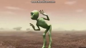 Этот  зелёный человечек  поет над музыкой   Domecosito Ah Ah.