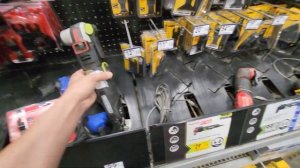 Сколько стоит инструменты в Америке. Строительный магазин Lowe's.