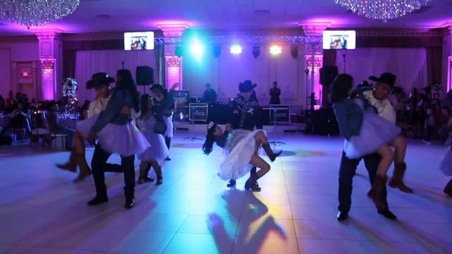 Neon Moon Surprise Dance смотреть онлайн