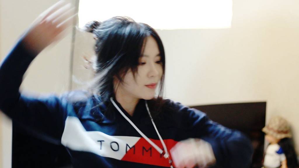 J.Fla Vlog ( why does my body move too much while singing )