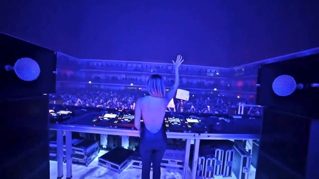 DEBORAH DE LUCA at COSMO NYE ROME • NEON смотреть онлайн