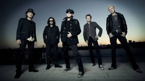 Владивосток Старый дворик ГУМа Scorpions-Here i am (Resonance).