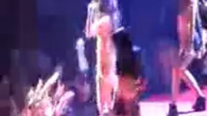 Селена Гомес УПАЛА НА СЦЕНЕ!!!! СМОТРЕТЬ НА 03;30 минуте