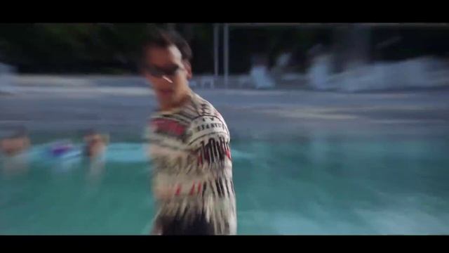 Chudi_Khankayi_Re_Yeh_Hai_Jalwa_Alka_Yagnik___Udit_Narayan___Salman смотреть онлайн