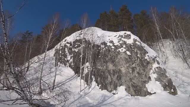 Лыжный поход по пруду на реке Суенга