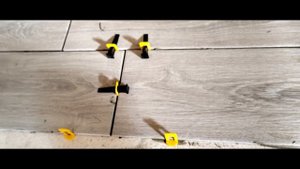 Кладём керамогранит на кухню деревенского дома. Подготовка пола к отделке. Как класть керамогранит