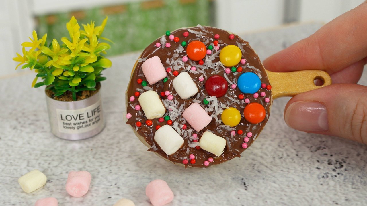 Сладкая Мини Пицца 😋🍫  Простой Рецепт Сладкой Мини Пиццы 🍕 Мини Кухня